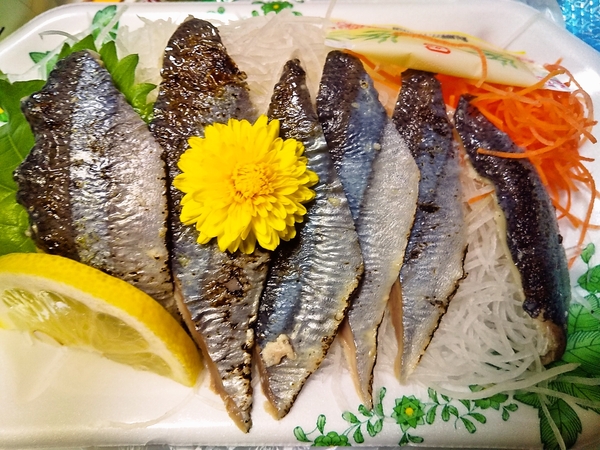 サンマの酢洗い