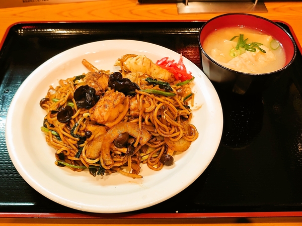 美酒菜館くらん＠京都・福知山のピリ辛特製味噌ホルモン焼そば