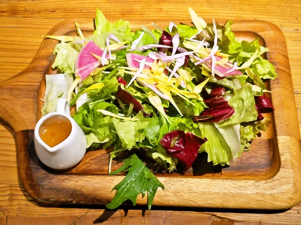 たっぷり彩りサラダ