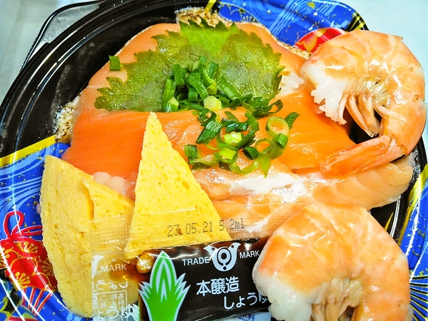 サーモン海老丼