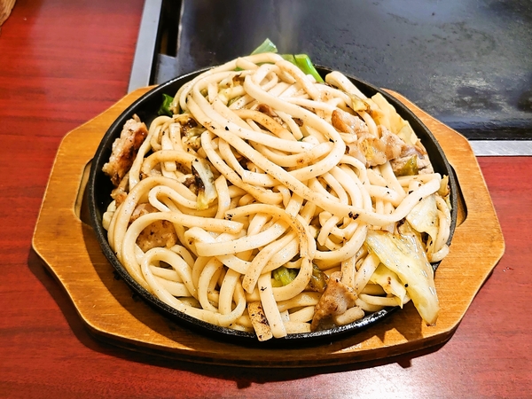 佐用名物ホルモンうどん