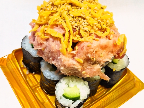 こぼれるまぐろタワー