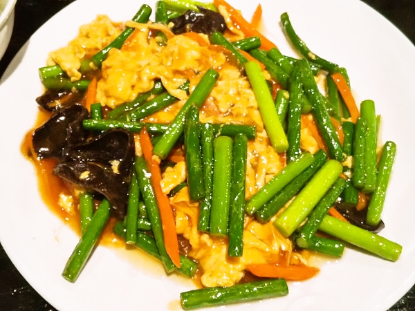 玉子とニンニクの芽炒め