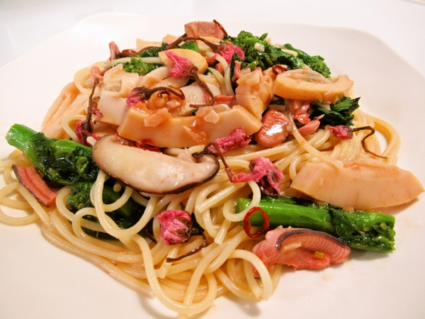 菜の花とたけのこの塩辛パスタ