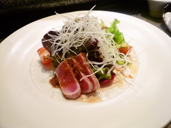 マグロのたたきサラダmatsuhisaドレッシング添え