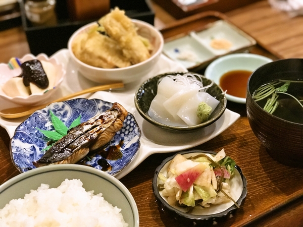 おちょぼ稲荷でランチ