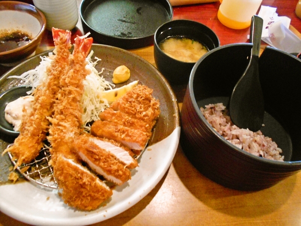 海老フライと、とんかつ