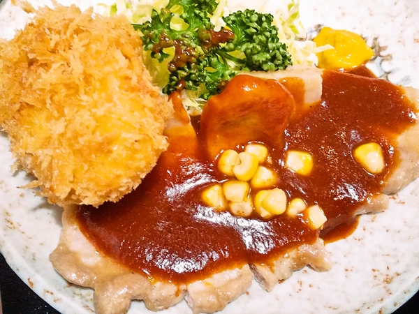 ポークステーキとクリームコロッケ