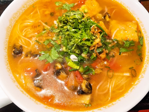 アワビとトマトの汁ビーフン