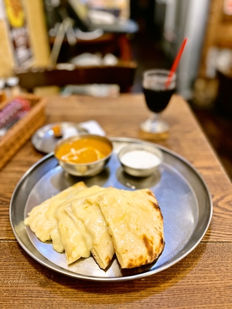 チーズナンとバターカレー