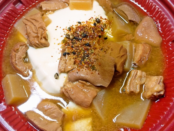 豆腐入りもつ煮込み
