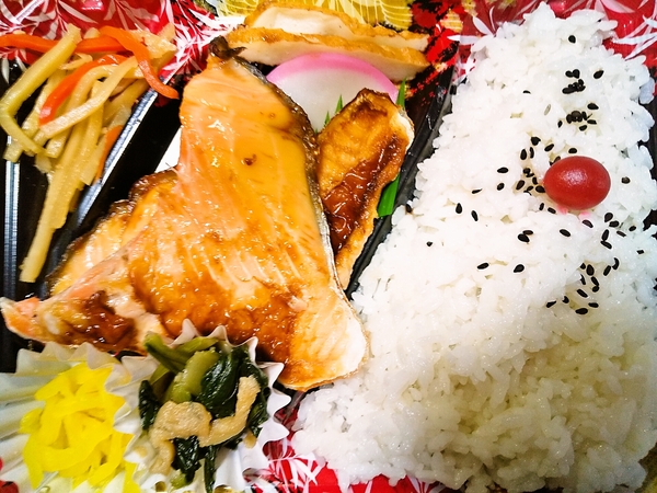 サーモンカマ焼き弁当