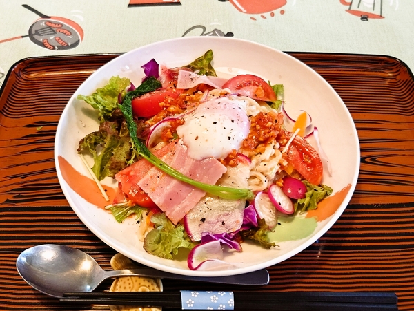 ランチハウス・リリィ＠京都・福知山のサラダうどんトマト味