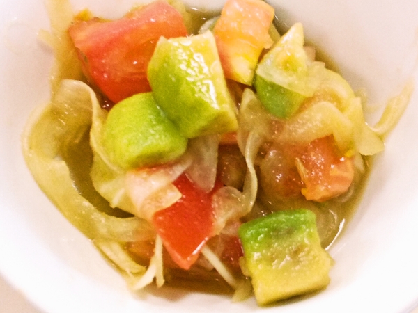 アボカドとトマトのマリネ