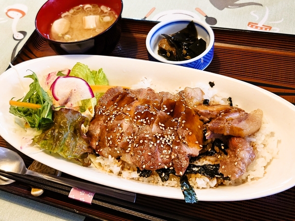 ランチハウス・リリィ＠京都・福知山の６月のおすすめのトンテキ丼