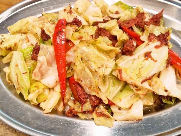 キャベツとコンビーフ炒め