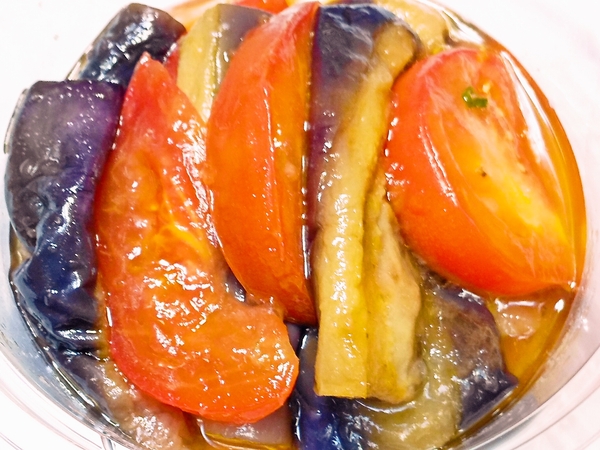 完熟トマトと揚げナスのマリネ