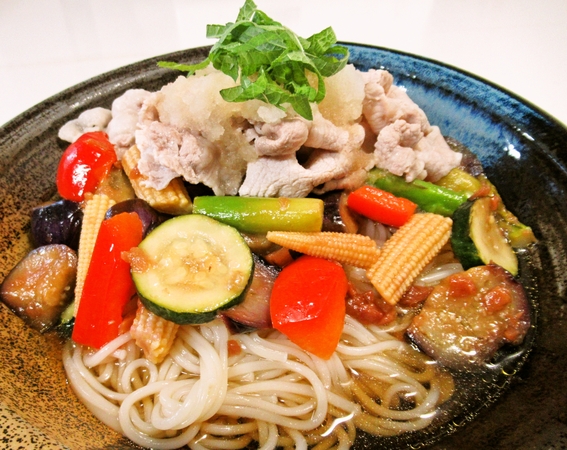 豚しゃぶと夏野菜の梅マリネそうめん