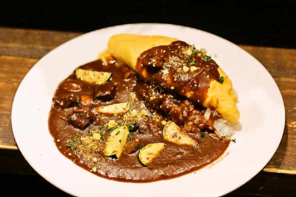 チーズオムレツの欧風カレー